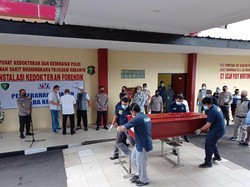 Tim DVI Polri Telah Serahkan 46 Jenazah SJ 182 Kepada Keluarga