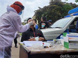 Pelayat yang Datang ke Rumah Duka Syekh Ali Jaber Jalani Swab Antigen