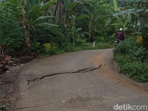 Tanah Gerak di Purbalingga: 40 Rumah-Jalan Retak Tanah Gerak di Purbalingga: 40 Rumah-Jalan Retak