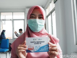 7 Nakes Jalani Vaksinasi di Puskesmas Antapani Bandung