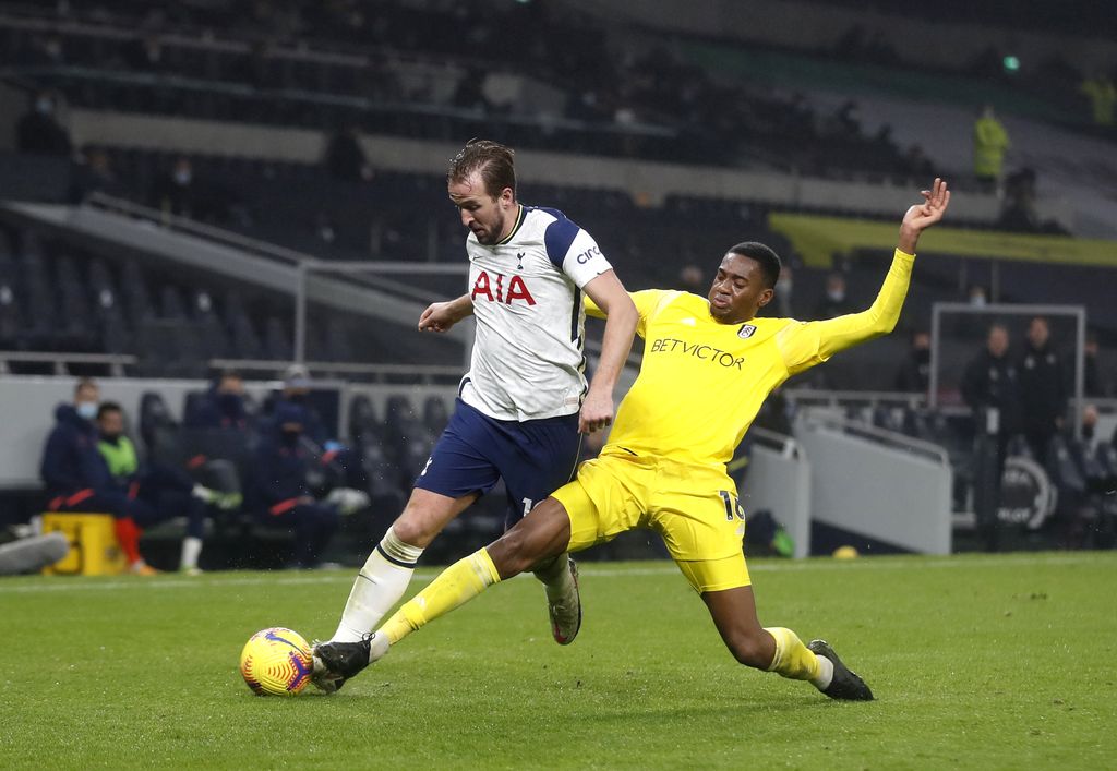 LONDON, ENGLAND - JANUARY 13: Tosin Adarabioyo of Fulham tackles Harry Kane of Tottenham Hotspur  during the Premier League match between Tottenham Hotspur and Fulham at Tottenham Hotspur Stadium on January 13, 2021 in London, England. Sporting stadiums around England remain under strict restrictions due to the Coronavirus Pandemic as Government social distancing laws prohibit fans inside venues resulting in games being played behind closed doors. (Photo by Matthew Childs - Pool/Getty Images)