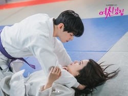 Bocoran True Beauty Episode 9, Intip Momen Cha Eun Woo Pacaran Diam-diam