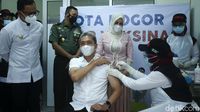 Wawalkot Dedie Terima Suntikan Pertama Vaksin Corona di Bogor