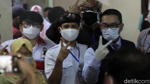 Ramai Gerakan Simbol V saat Vaksinasi Jabar, Apa Itu?