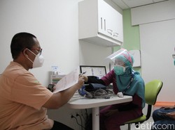 Traveler, Vaksin COVID-19 Gratis dari Pemerintah Enggak Ada Jalur Berbayar