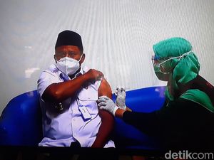 Tensi Darah Naik, Wagub Uu Sempat Tegang Saat Divaksinasi COVID-19