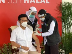 Wagub Emil Dardak jadi Orang Pertama yang Divaksin Corona di Jatim
