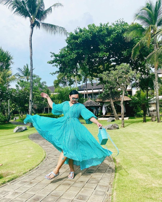 Wanda Haraa memakai outfit toska/instagram.com/wanda_haraa