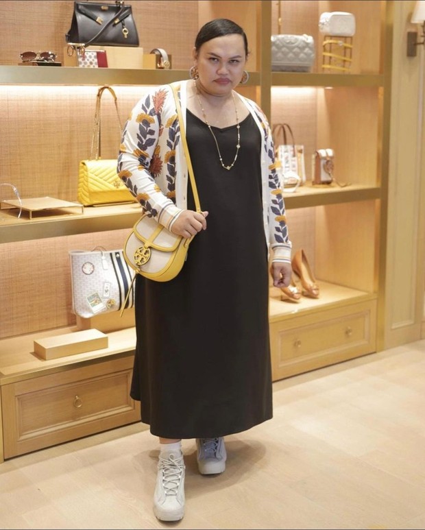 Wanda Haraa lagi shopping di toko/instagram.com/wanda_haraa
