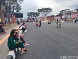 Duh! Warga Kuningan Serbu Taman di Tengah Pemberlakuan Pembatasan Baru