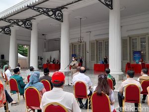 Anies Luncurkan Vaksinasi di DKI: Sudah Divaksin Pun Harus Prokes Ketat!