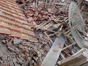 2 Rumah Ambruk dan Belasan Lainnya Rusak Akibat Tanah Gerak di Purworejo 2 Rumah Ambruk dan Belasan Lainnya Rusak Akibat Tanah Gerak di Purworejo