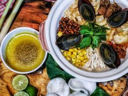 Unik! 5 Racikan Bubur Ayam Ini Digoreng hingga Dibakar