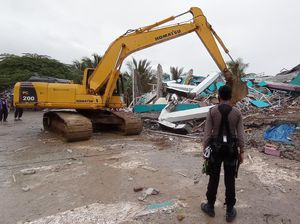 Cerita Warga Parepare Adik Tewas Tertimpa Reruntuhan Akibat Gempa Mamuju