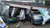 Potret Mobil-mobil Hancur Tertimpa Bangunan Akibat Gempa Majene