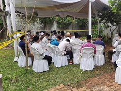 Usai Salat Jumat di Daarul Quran, Jemaah Ziarah ke Makam Syekh Ali Jaber