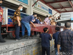 Jenazah Ekstra Kru Sriwijaya Air Fadly Satrianto Tiba di Bandara Juanda