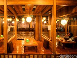 Uji Coba PPKM Level 4, Sudah Vaksin Masuk Restoran Makan Satu Meja