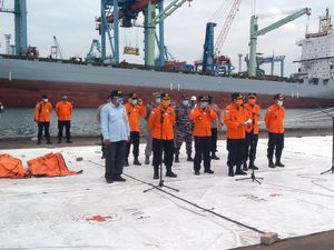 Evakuasi Sriwijaya Air SJ182 Diperpanjang 3 Hari Evakuasi Sriwijaya Air SJ182 Diperpanjang 3 Hari