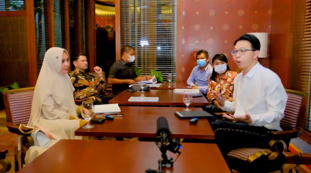 Kartika Putri dan dr. Richard Lee