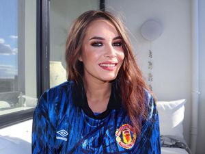 10 Foto Model Cantik yang Sering Disebut Suporter MU Paling Seksi