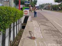 Ngeri! Detik-detik Truk Boks Hantam 2 Pemotor di Batang Terekam CCTV