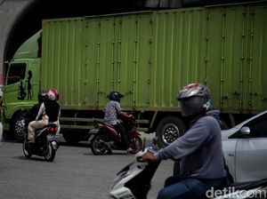 Jangan Dekat-dekat, Ini Blind Spot Saat Berkendara di Sekitar Truk