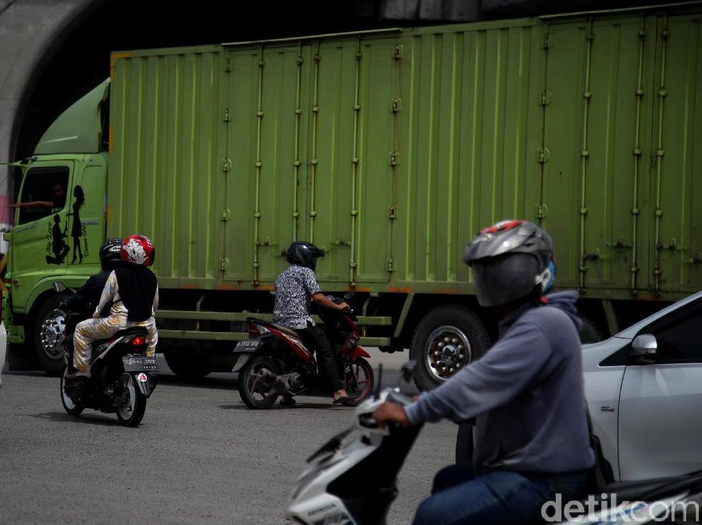 Jangan Dekat-dekat, Ini Blind Spot Saat Berkendara di Sekitar Truk Jangan Dekat-dekat, Ini Blind Spot Saat Berkendara di Sekitar Truk