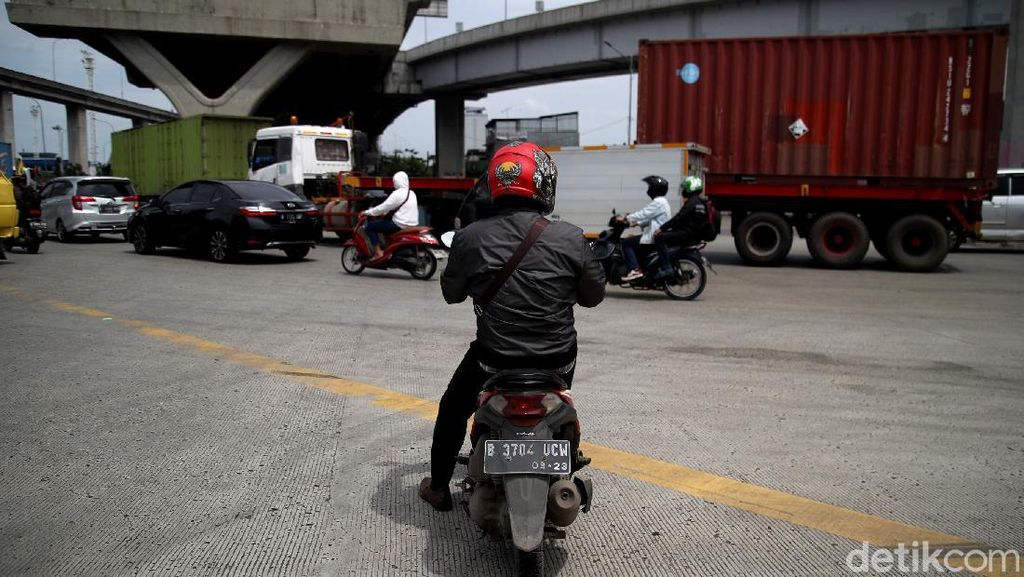 Hati-hati Banyak Kontainer! Simpang JICT Priok Tak Punya Traffic Light Hati-hati Banyak Kontainer! Simpang JICT Priok Tak Punya Traffic Light