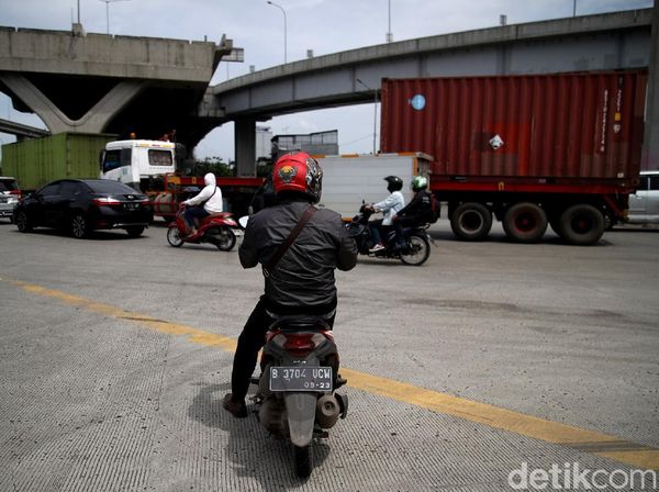 Hati-hati Banyak Kontainer! Simpang JICT Priok Tak Punya Traffic Light