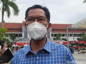 Ketua DPRD Surabaya Tepis Anggotanya Tertular COVID-19 Usai Ziarah ke Makam Bung Karno Ketua DPRD Surabaya Tepis Anggotanya Tertular COVID-19 Usai Ziarah ke Makam Bung Karno