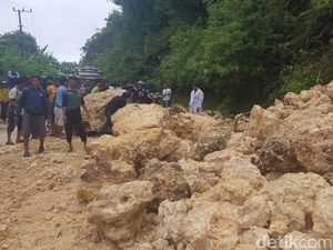 Akses Darat ke Mamuju-Majene Masih Terputus Akibat Gempa M 6,2