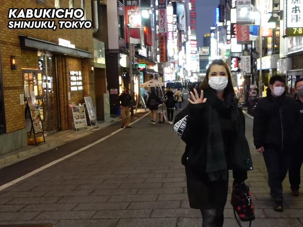 Ketika Maria Ozawa Jalan-jalan ke Kawasan Prostitusi Terbesar Tokyo