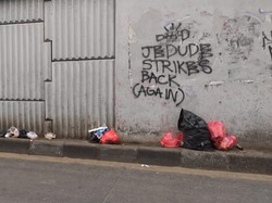 Solusi Sampah Jalanan Ciputat Dinanti, Isu Warga Susah Diatur Mengiringi