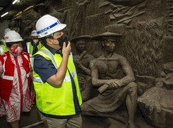 Empu ISI Solo Yakin Relief di Gedung Sarinah Karya Edhi Soenarso