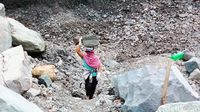 Merapi Siaga, Penambang Pasir di Klaten Tetap Bekerja