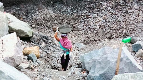 Merapi Siaga, Penambang Pasir di Klaten Tetap Bekerja