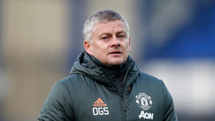 LIVERPOOL, ENGLAND - NOVEMBER 07: Ole Gunnar Solskjaer, Manager of Manchester United looks on during the Premier League match between Everton and Manchester United at Goodison Park on November 07, 2020 in Liverpool, England. Sporting stadiums around the UK remain under strict restrictions due to the Coronavirus Pandemic as Government social distancing laws prohibit fans inside venues resulting in games being played behind closed doors. (Photo by Clive Brunskill/Getty Images)