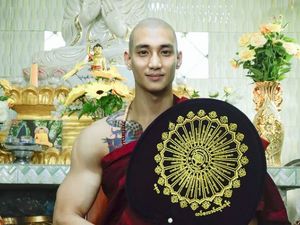 Biksu Kontroversial Kalahkan V BTS di Daftar 100 Pria Tertampan Dunia 2021 Biksu Kontroversial Kalahkan V BTS di Daftar 100 Pria Tertampan Dunia 2021
