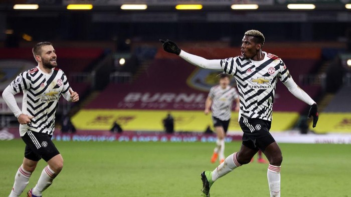 BURNLEY, ENGLAND - JANUARY 12: Paul Pogba of Manchester United celebrates after scoring their teams first goal during the Premier League match between Burnley and Manchester United at Turf Moor on January 12, 2021 in Burnley, England. Sporting stadiums around England remain under strict restrictions due to the Coronavirus Pandemic as Government social distancing laws prohibit fans inside venues resulting in games being played behind closed doors. (Photo by Clive Brunskill/Getty Images)