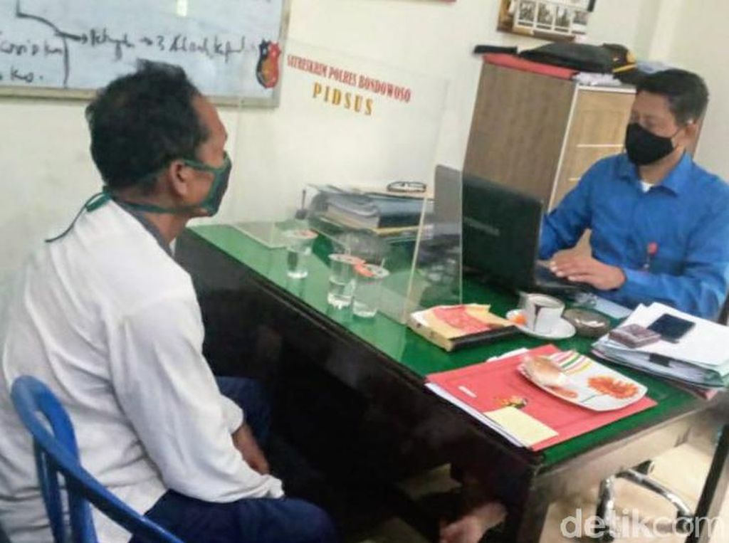 Picu Kerumunan Gegara Tanding Gobak Sodor, 4 Warga Bondowoso Ditangkap Picu Kerumunan Gegara Tanding Gobak Sodor, 4 Warga Bondowoso Ditangkap