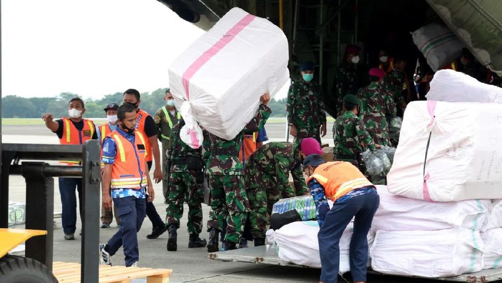 Pengiriman Bantuan Logistik ke Sulawesi Barat