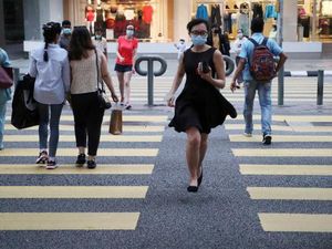 Malaysia Lockdown, Ringgit Tiarap!