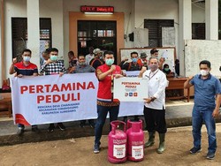 Pertamina Bantu Pengungsi Longsor Sumedang dan Tim SAR