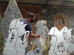 Melihat Pembuatan 101 Wayang Berbahan Galvalum di Magelang