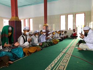 Santri di Kabupaten Porbolinggo Gelar Salat Gaib Doakan Syekh Ali Jaber