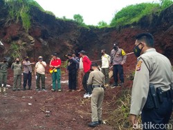 Tak Berizin, Penambangan Batu di Sukageuri Kuningan Disegel Petugas