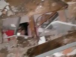 Tolong, Warga Terjebak Reruntuhan Akibat Gempa Majene M 6,2