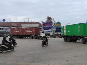 Simpang JICT Ramai Truk, Traffic Light Akan Dipasang Tengah Tahun 2021 Simpang JICT Ramai Truk, Traffic Light Akan Dipasang Tengah Tahun 2021