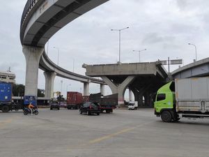 detikcom Do Your Magic: Akhirnya! Traffic Light Simpang JICT Sudah Dipasang!